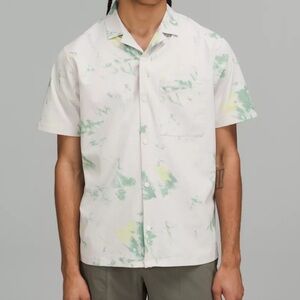 lululemon athletica Airing Easy Camp Collar Shirt  Snap Closure Size Medium